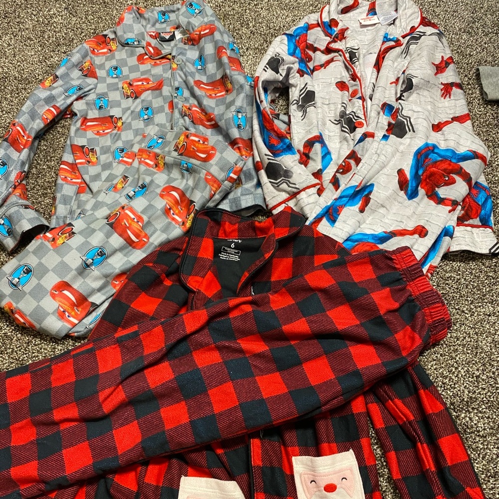 5 pairs of new boys pajamas! Size 6!!